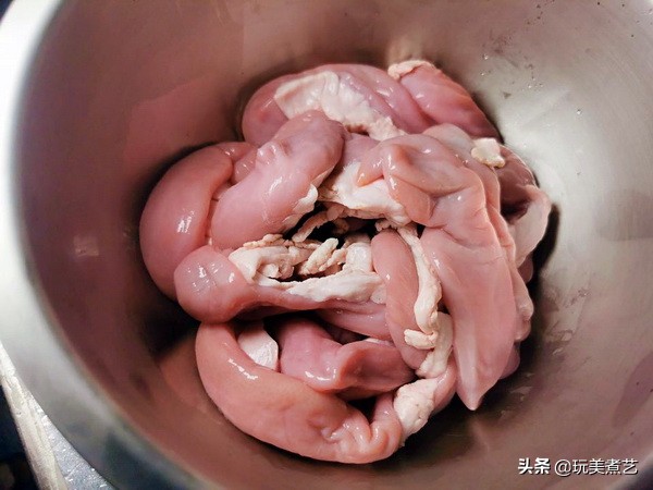 小肠好吃，不好洗，用了妙招，解决烦恼，一菜还能两吃