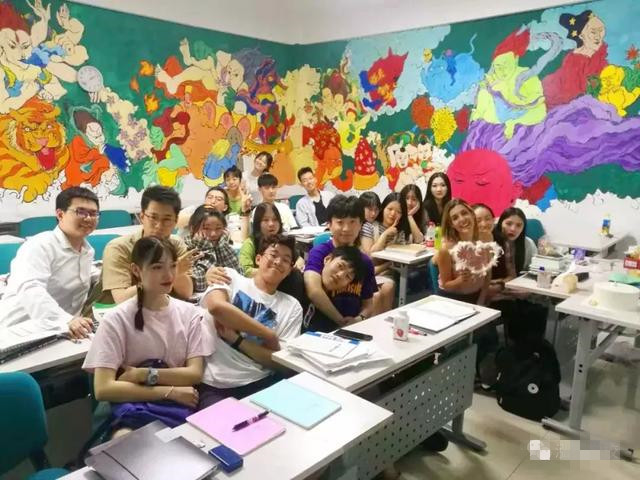 喜迎教师节，泓钰意大利语培训学校今天举行庆祝晚会