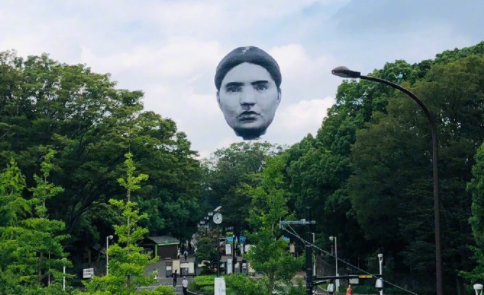 恐怖的头像(日本人放飞人头气球，看着都吓人，确定不是看了伊藤润二的漫画？)