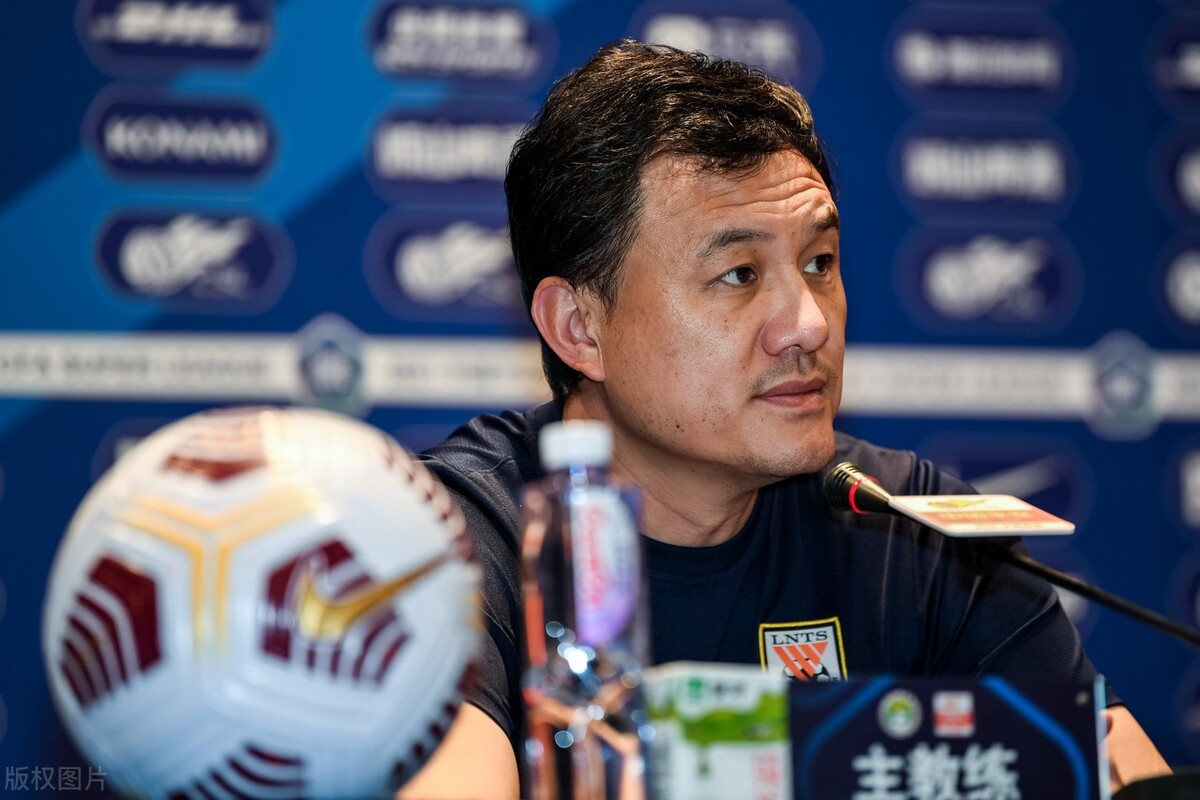 前中国女足主帅郝伟晒冠军海报(没得商量!