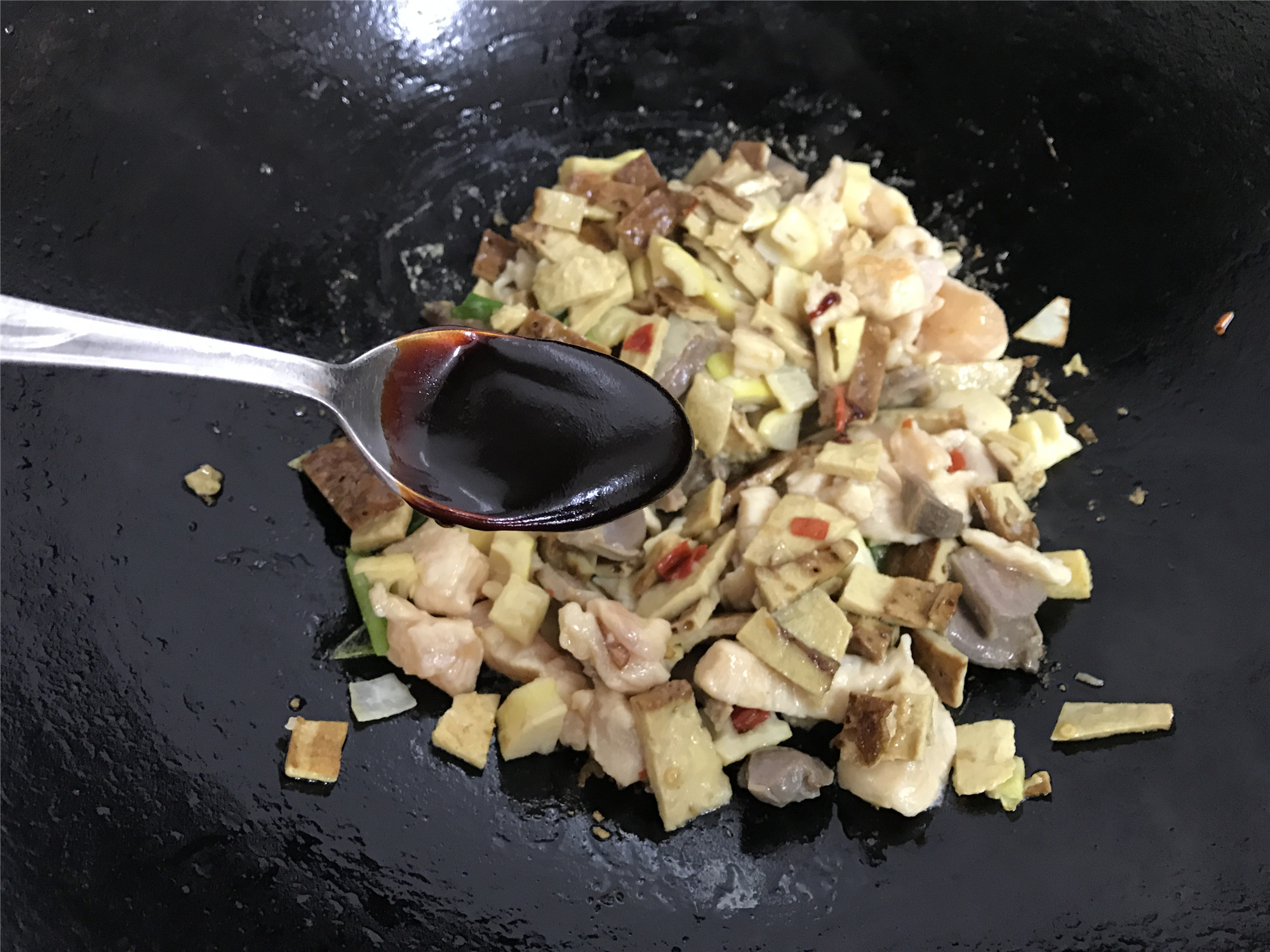 百吃不厌的家常菜，比老干妈好吃下饭，咸甜鲜辣，一顿多吃两碗饭