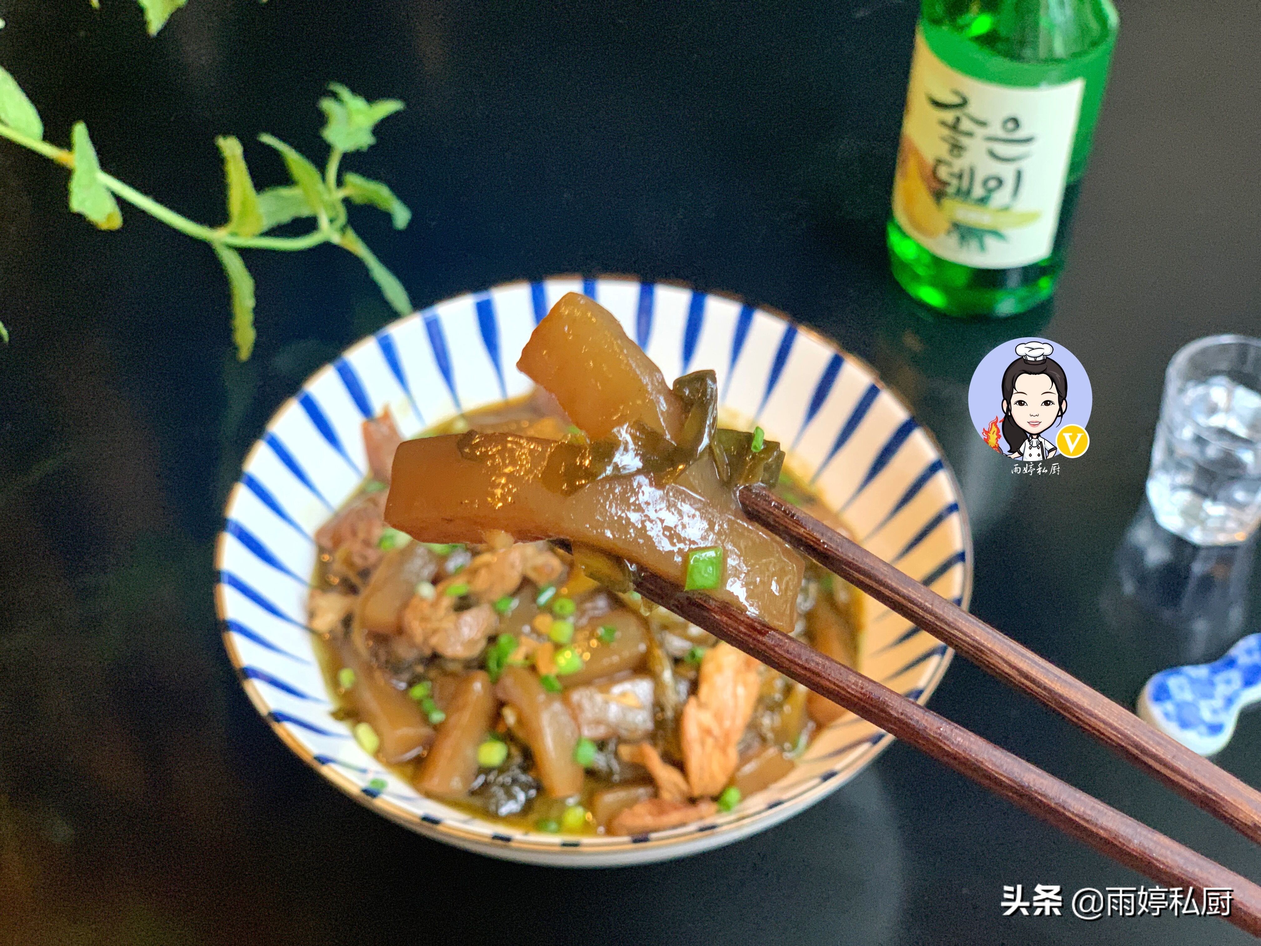 黑豆腐怎么做好吃（教你做Q弹滑软的黑豆腐）