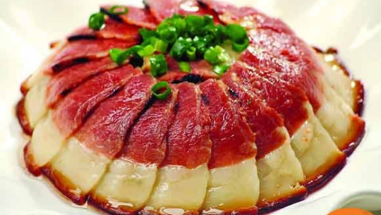 将三种腊味融于一体的腊味合蒸,湖南味道都在这一碗里
