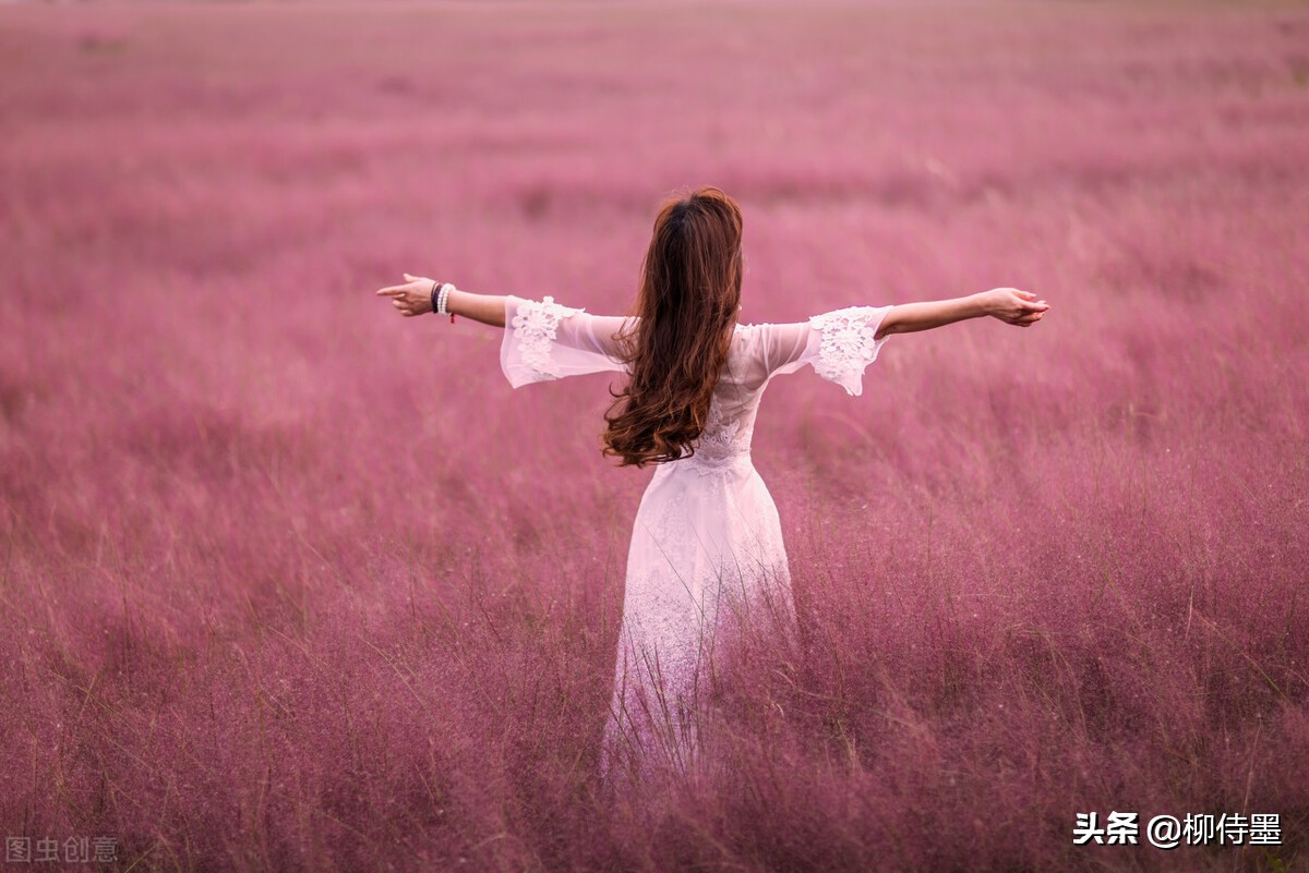 中老年女性如何拍摄唯美人像?解锁25个摄影姿势,自然优雅又年轻