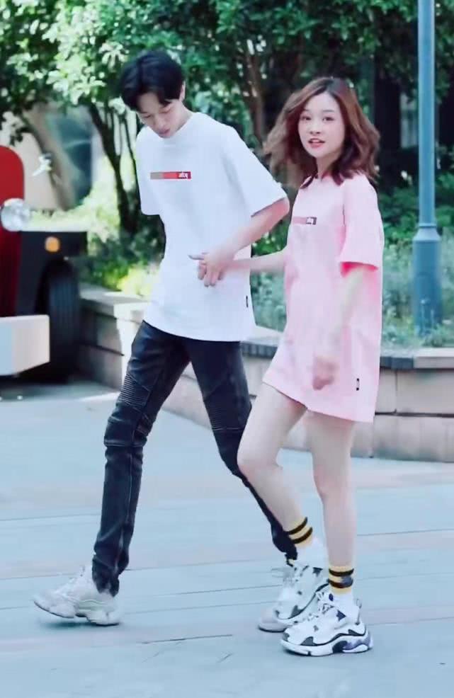 特步有沒有什么好看的女款粉色鞋（現在流行“牛奶味”的特步鞋？女生一穿就變甜，男生看后想寵她）