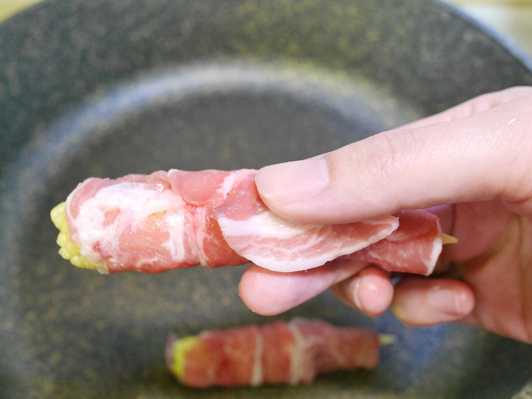 这道“玉米笋肉卷”，咸咸甜甜超好吃，新手必学、零失败料理