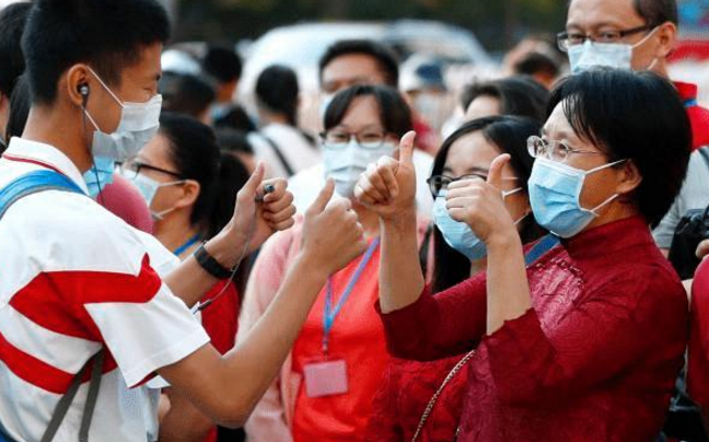 高考前后“饮食”的对比，待遇差距巨大，网友表示太真实了