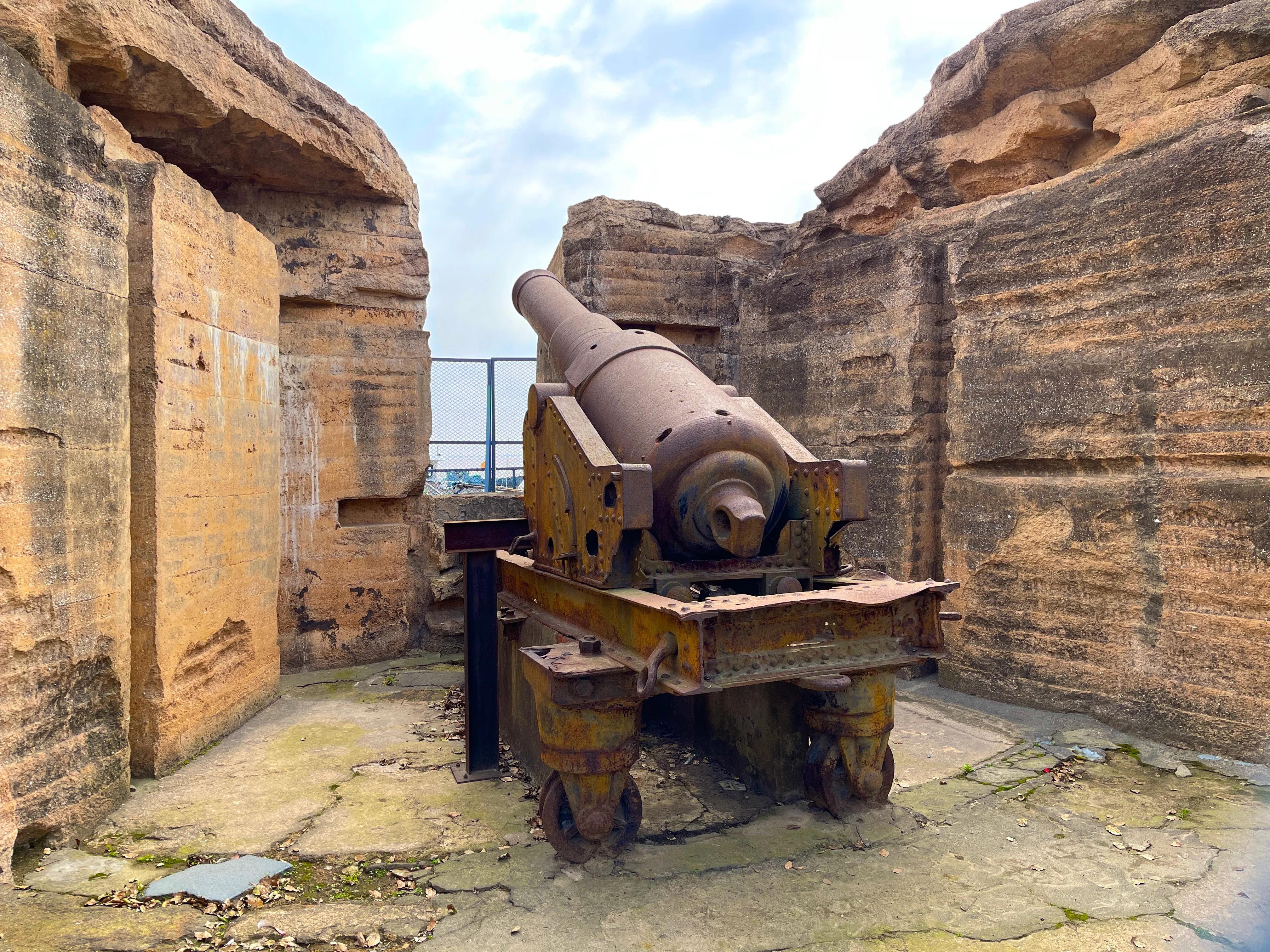 天妃宫炮台位于浙江省平湖市乍浦镇汤山公园南端,始建于清康熙五十六