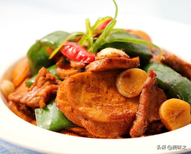 青椒炒肉片的14种做法，肉嫩味纯辣而不燥，营养丰富制作简单
