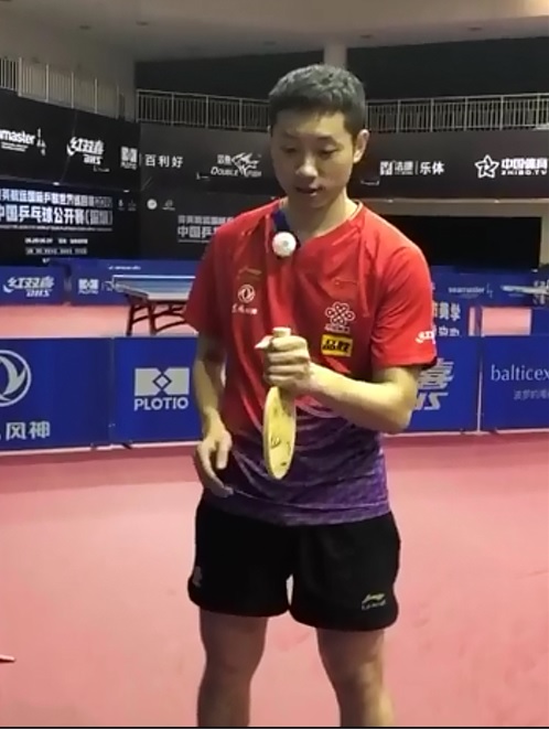 自己一个人怎么打乒乓球（单人练习乒乓球—最快涨球感秘籍，12种不同的颠球方法）