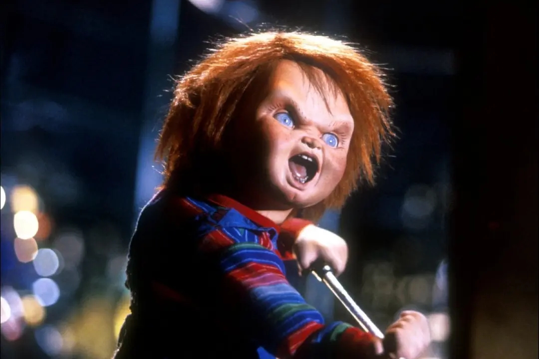 《鬼娃回魂》系列是一部极具美式血腥特色的恐怖片,各种血浆横飞,肢体