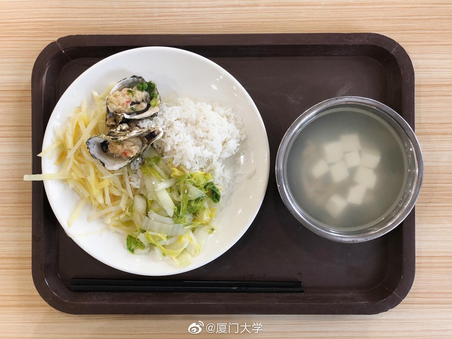 厦门大学食堂有多好？中式大厨做盘菜6元，米饭免费10年，值了