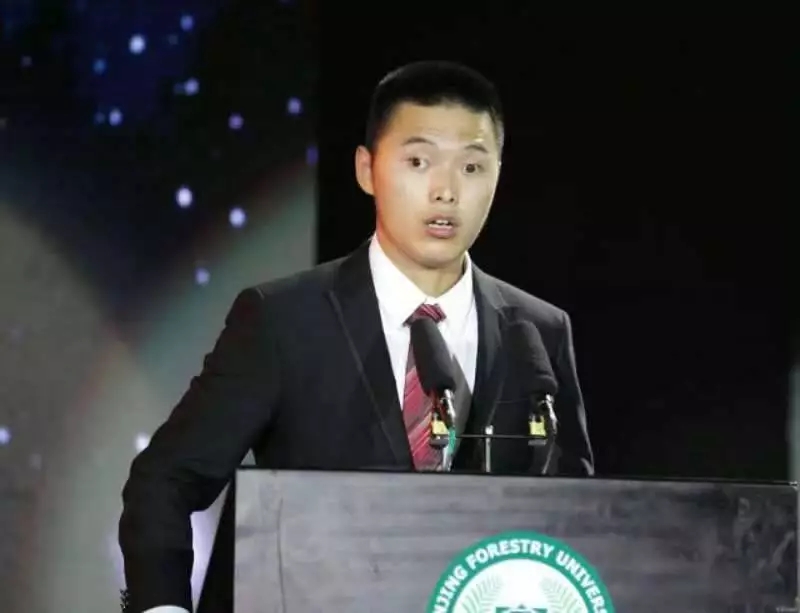 励志！从不能站立到学会行走，脑瘫少年离家4000公里读大学，还跨专业考上研究生