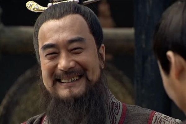 在《水浒传》中,玉麒麟卢俊义的呆气和英气主要体现在哪些方面?