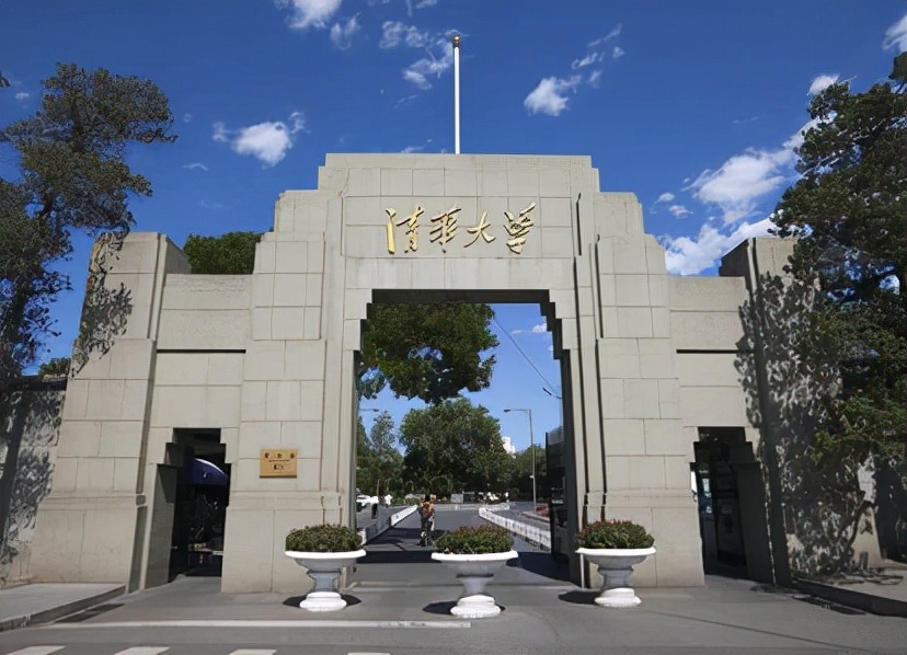 颜值学霸向远方，喜欢健身和打球，却以696分考上清华