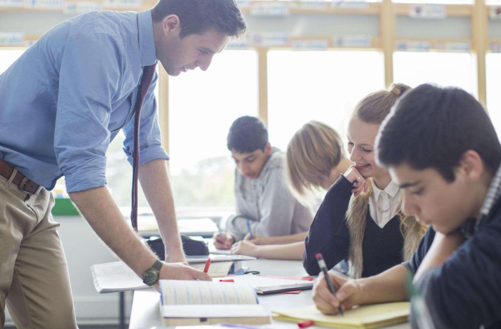 “小语种”代替英语参加高考，几家欢喜几家忧，教育部做出回应