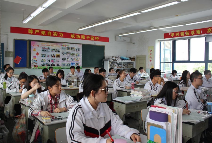 新高考“3+1+2”模式，不选物理志愿填报难，选了物理高考难？