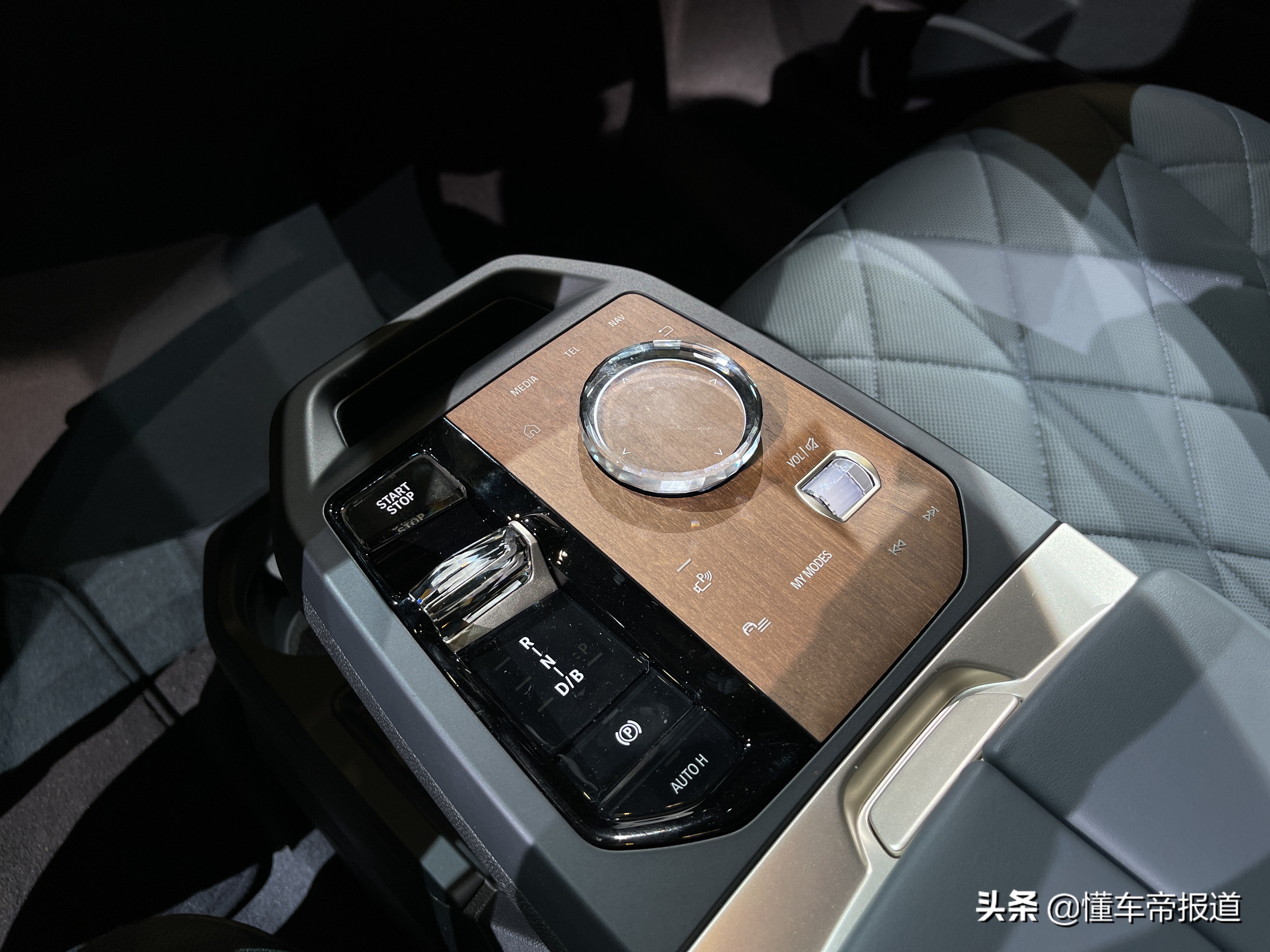 新车｜开启电动新篇章 实拍解析宝马iX