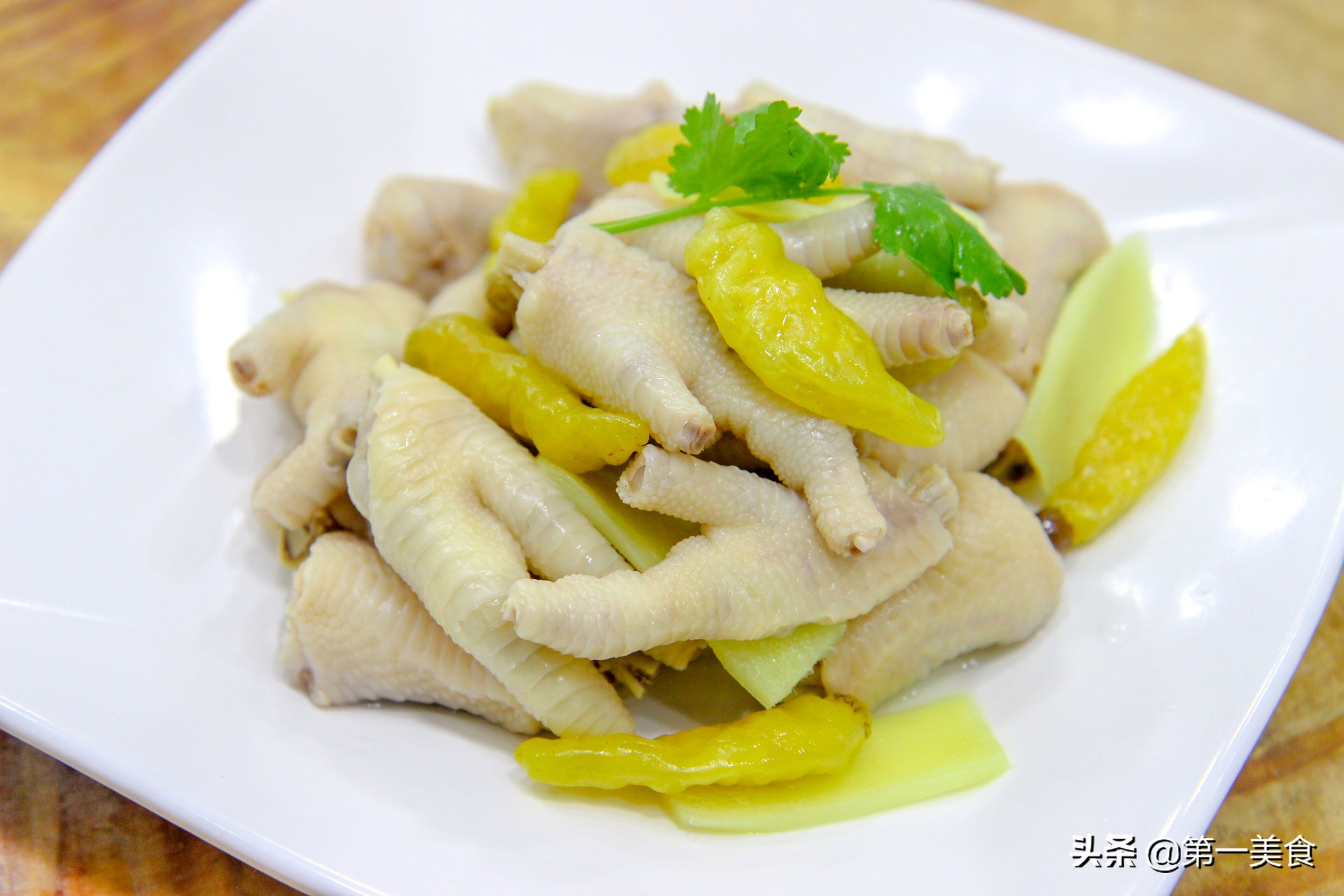 制作泡椒鳳爪,泡椒鳳爪的做法 家常