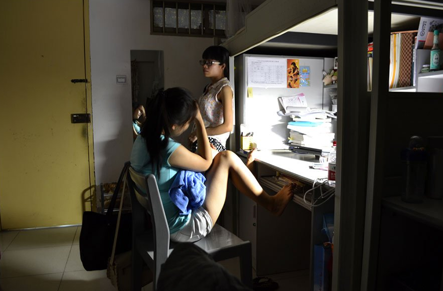 贫困生就得穷酸？大学生因为穿了一双耐克鞋，助学金被取消