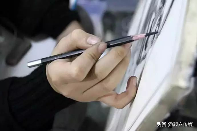 揭秘艺术生艰难高考路：寝室的大姐大，在农村室友床上泼了一桶水