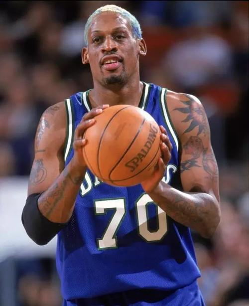 nba球衣為什么禁穿（NBA被禁止穿戴的裝備：韋德牌創可貼被禁，詹姆斯被針對兩次）