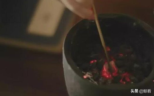 炉烟袅孤碧，云缕霏数千，焚一炉香窥尽古代文青的精致香生活