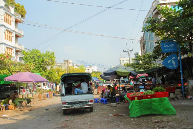 缅甸这条街看着破破烂烂，住着很多闷声发财的中国土豪