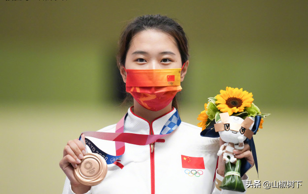 由王子凤,王宇微,徐菲,苗甜,张敏,巨蕊,李晶晶,郭淋淋和舵手