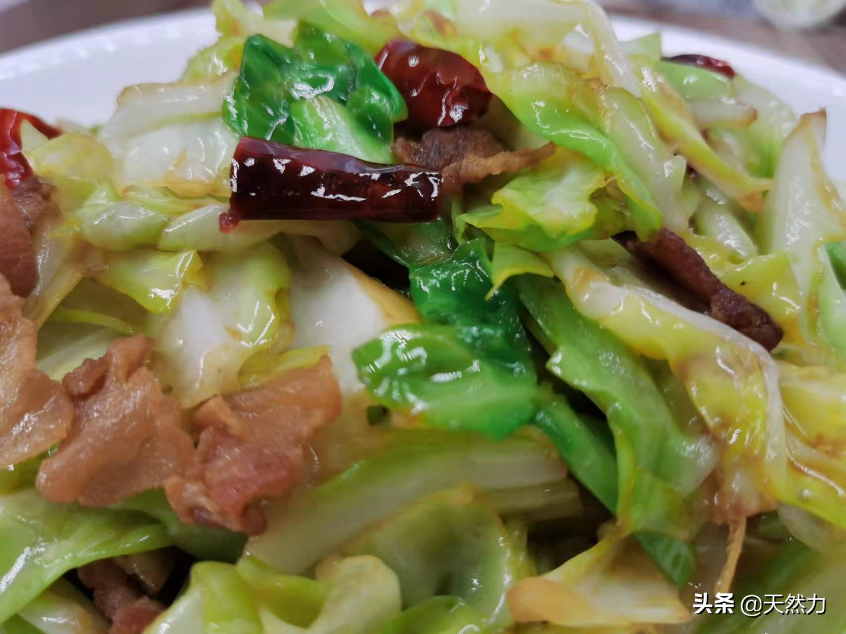 炝炒手撕包菜的做法（手撕包菜详细的做法技巧）