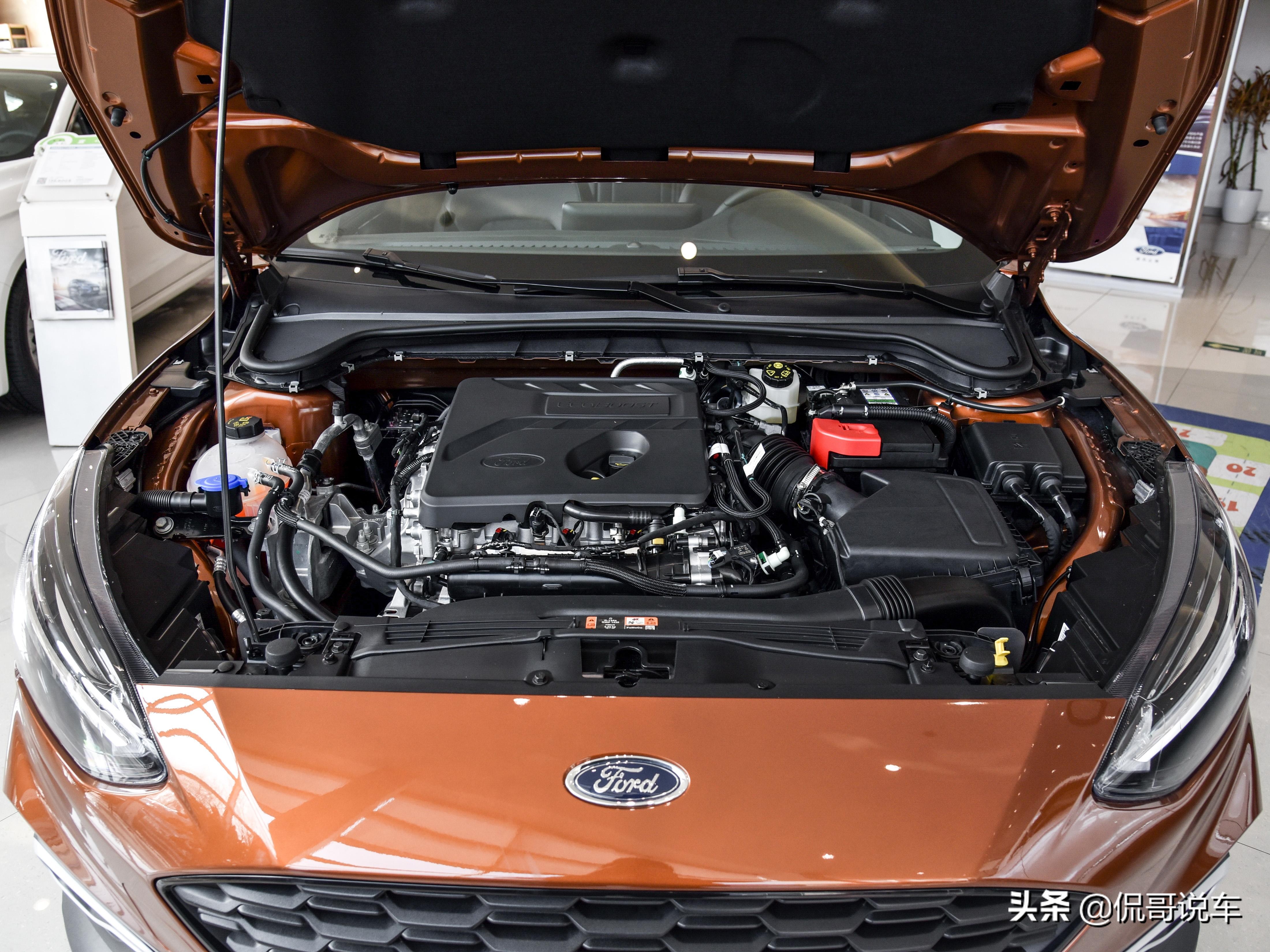5.7L油耗，能加92号汽油，用车省钱的合资车，带你看福特福克斯