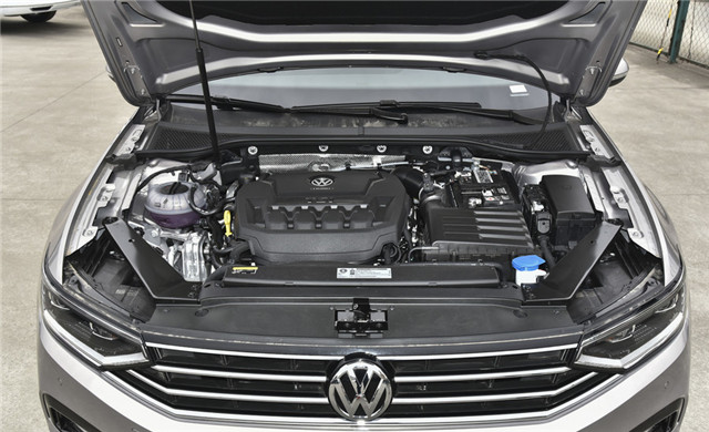 外观沉稳大气，后排空间宽敞，实拍体验大众迈腾330TSI DSG 领先型