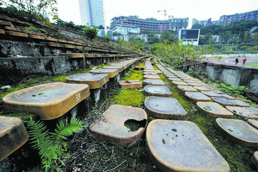 两路口体育馆拆迁(再见了！重庆这座服务山城63年的体育场，昨日起正式封闭施工升级)