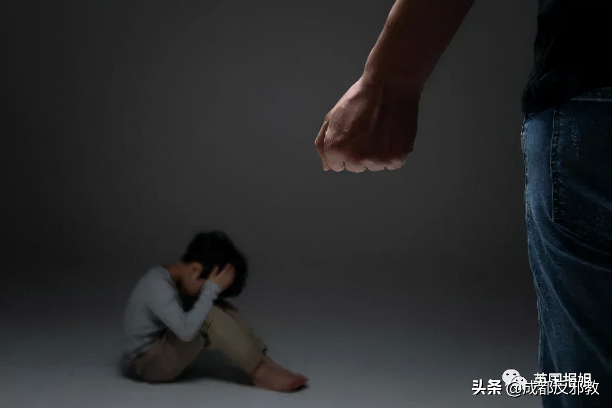 幼童幼儿园被虐打,幼儿在幼儿园被小朋友打