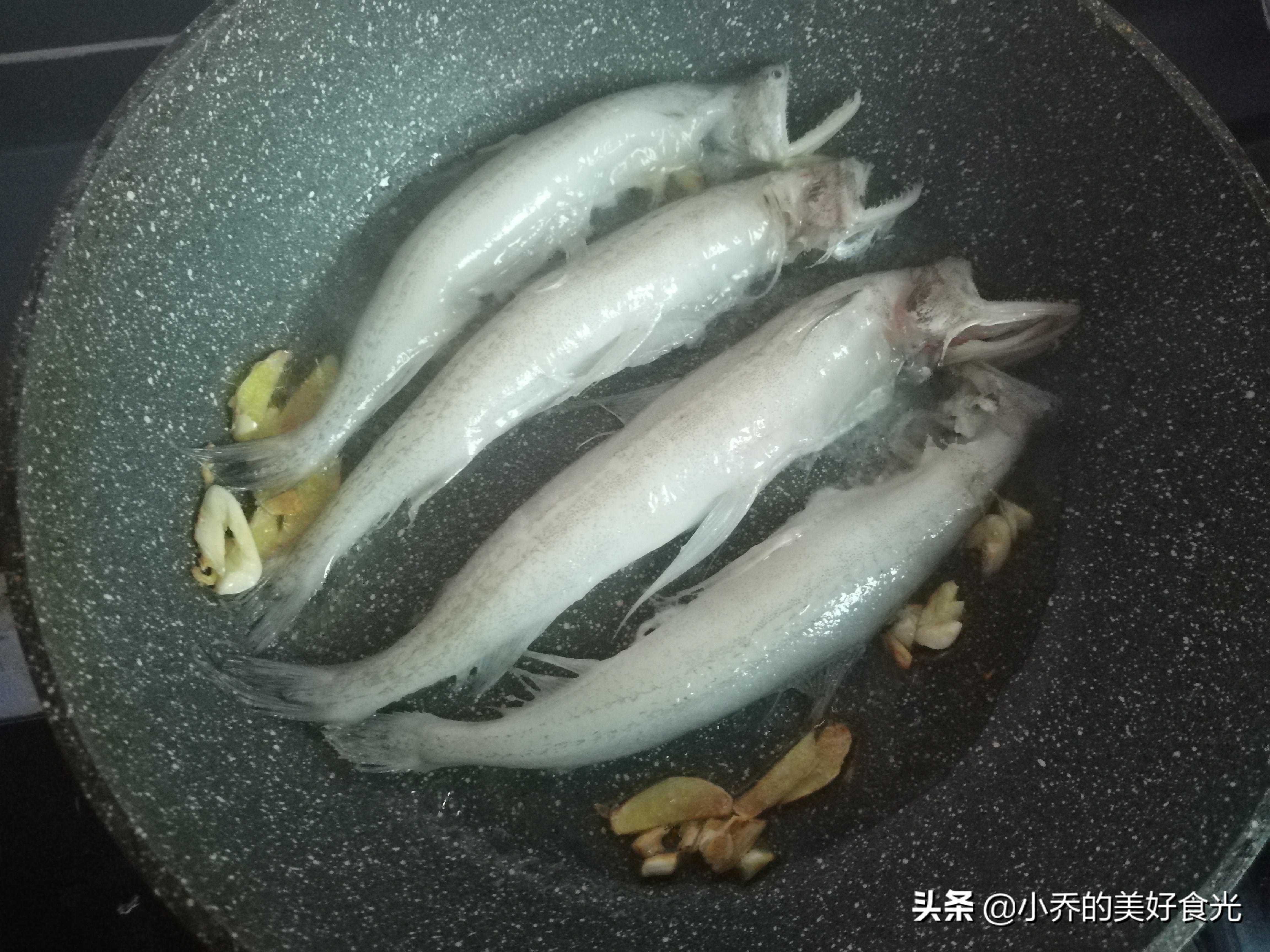 这鱼肉质细嫩刺稀少绵软,竟比豆腐还要嫩,健脾益气特别适合孩子