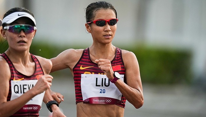 20公里竞走为什么举黄牌（双标！奥运竞走裁判成决定者，中国被罚无缘金牌，日本小跑却无视）
