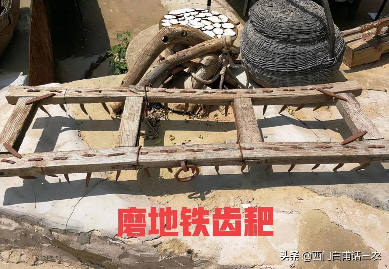 牛耕过的地里的土坷垃磨碎,磨平,或者有些地收了庄稼后赶着播种来不及