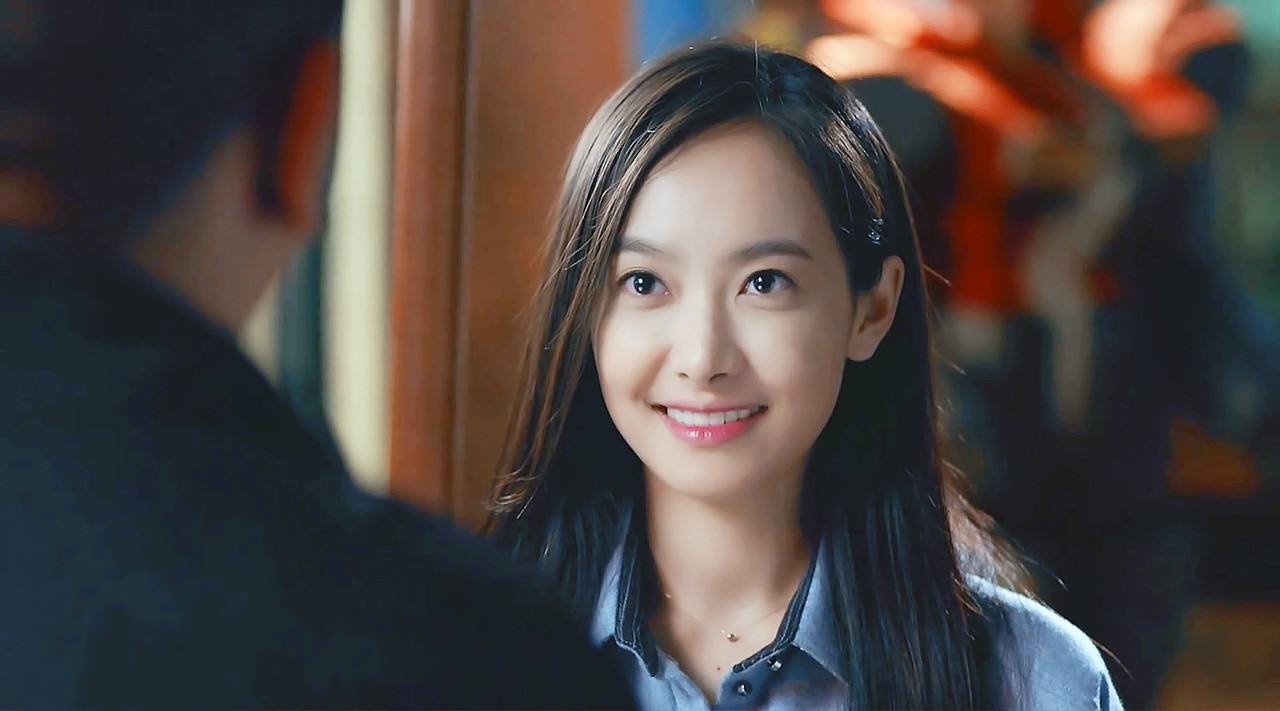 此后,在《美丽的秘密》里饰演的姜美丽,美丽善良,天真的性情,也是超级