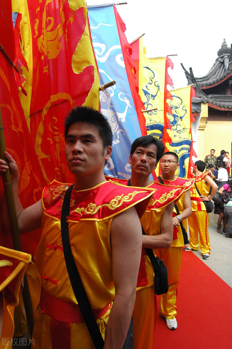 吃粽子扒龙舟，端午节的由来和习俗说法众多，它是龙的节日吗？