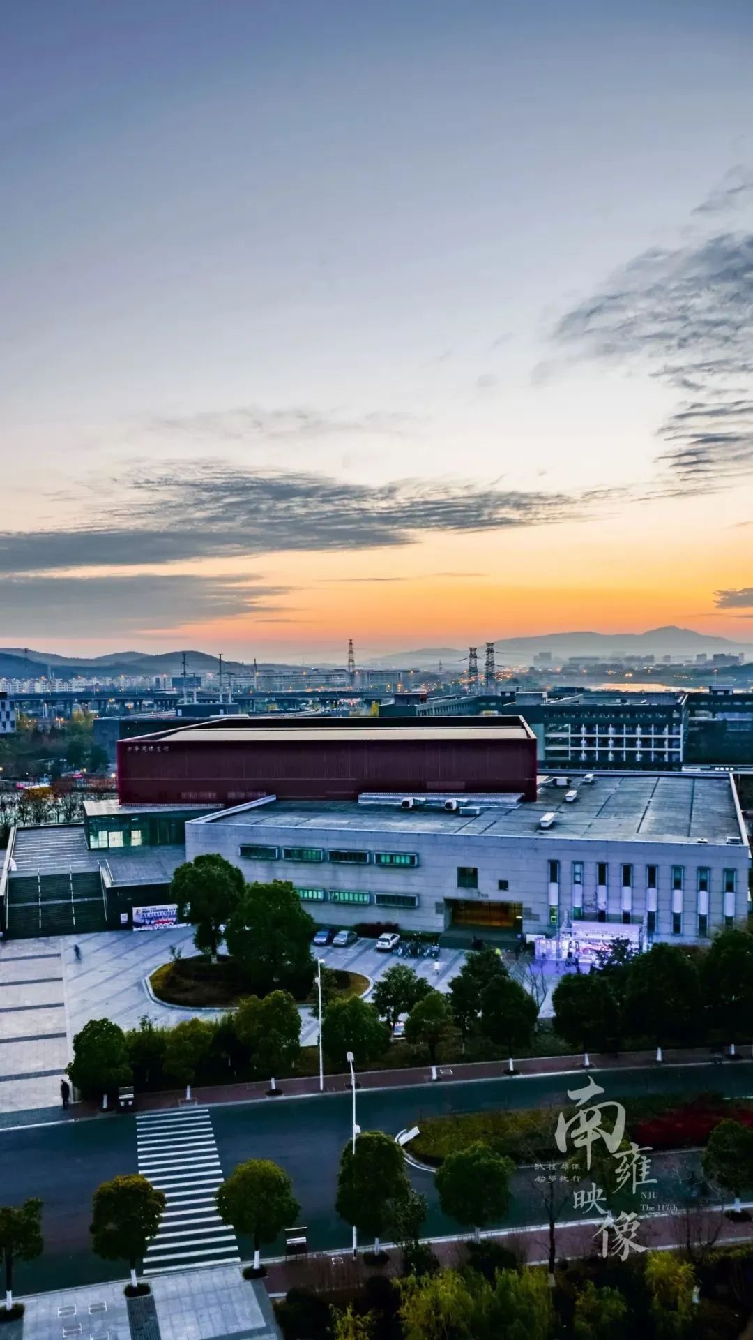 你的理想大学，终于被做成了手机壁纸