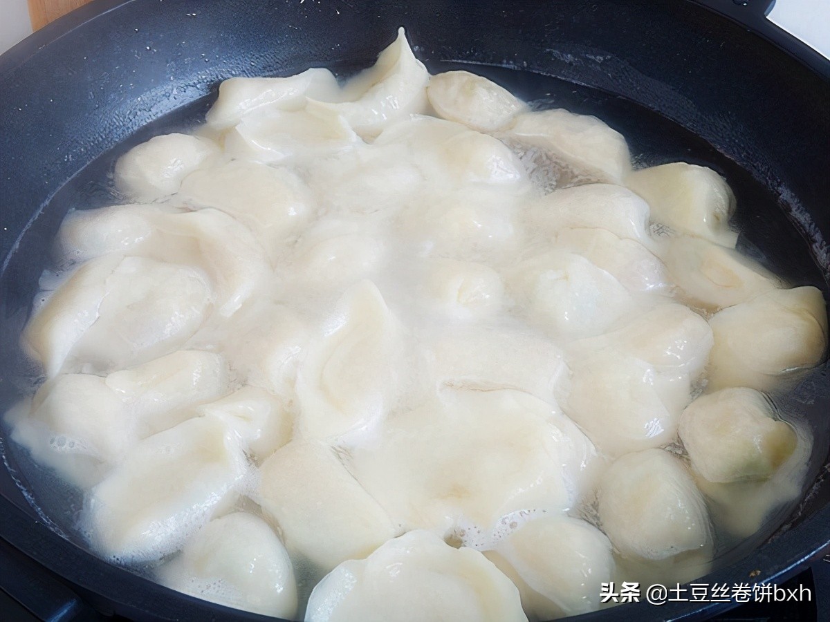 裙带菜的钙含量竟然是牛奶的十倍，春天别忘了吃，做饺子馅太鲜了