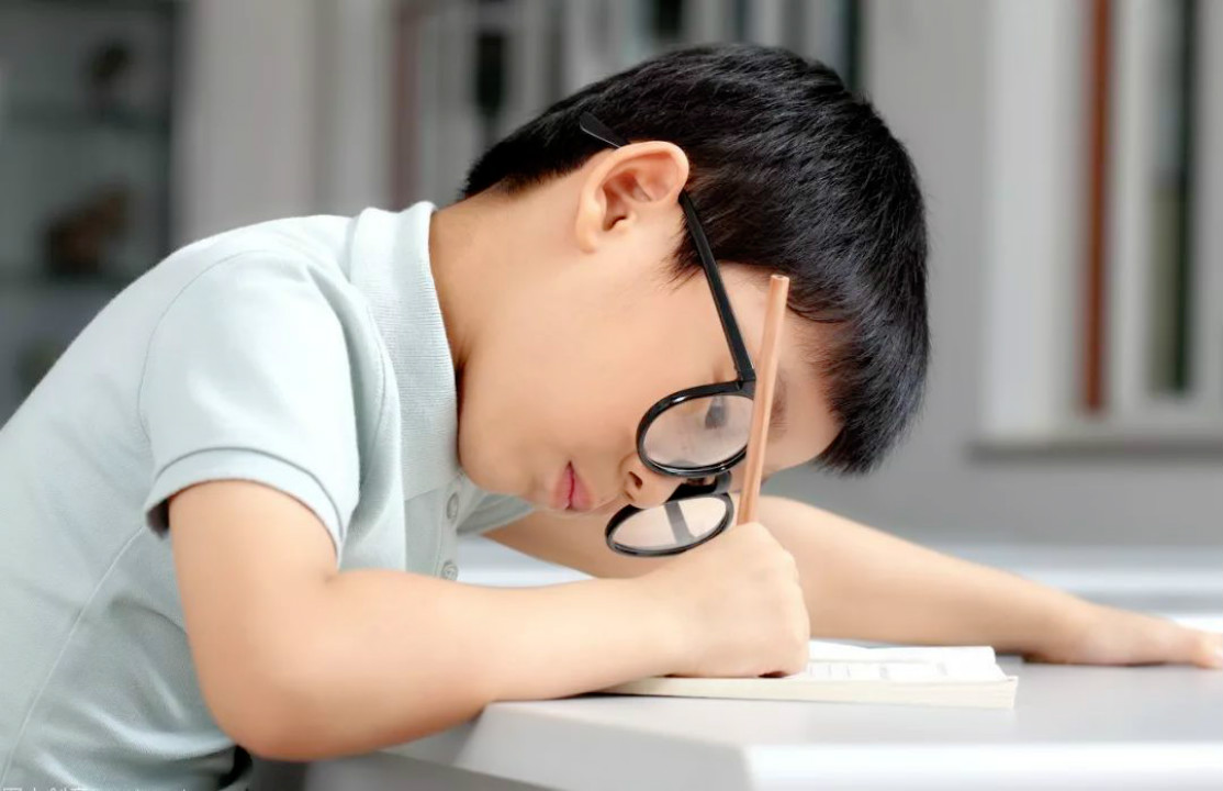 眼睛近视了怎样才能恢复 近视了不要做的3件事-千百科