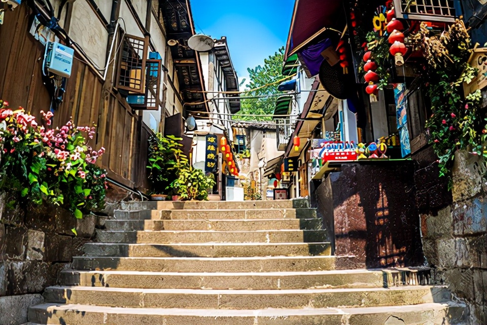 重庆大学城附近好玩的地方（重庆沙坪坝区有什么地方好玩）