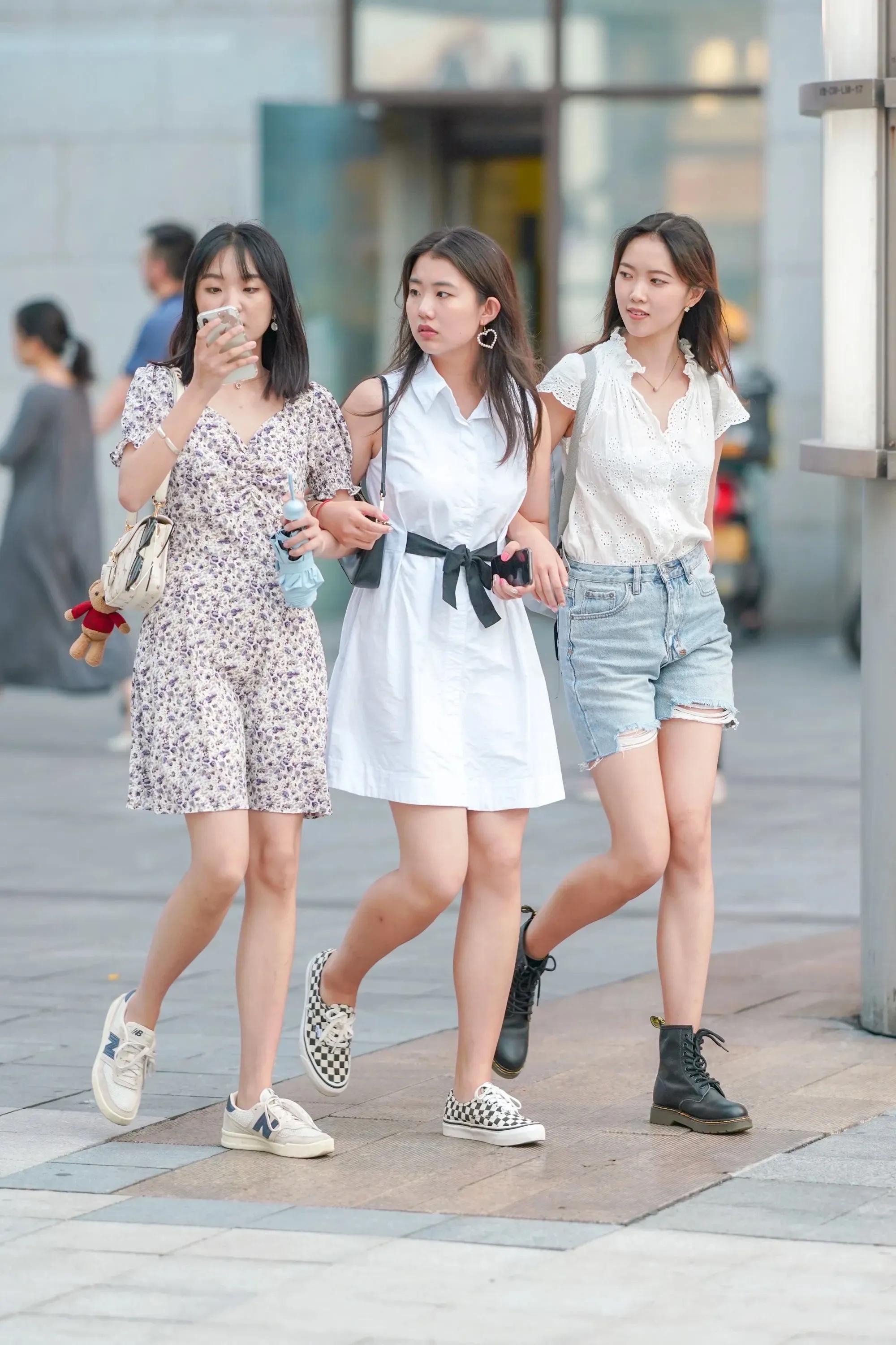 夏天来了，热裤街拍穿搭美图