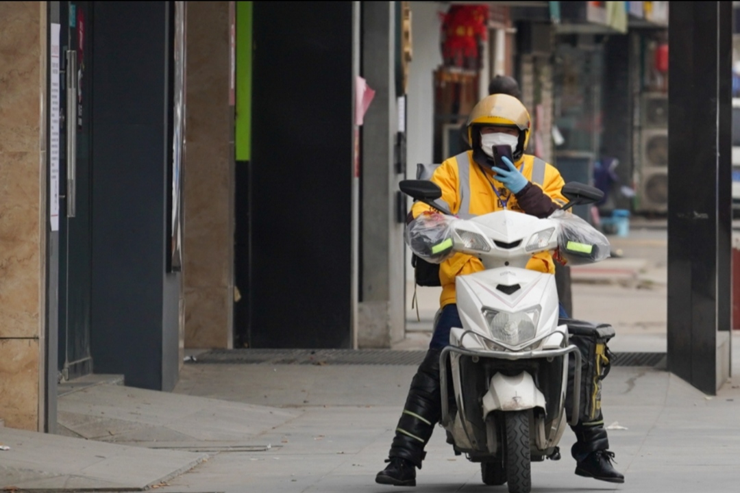 华中师大研究生火了，所学专业太“坑人”，毕业无奈摆摊卖鸡爪