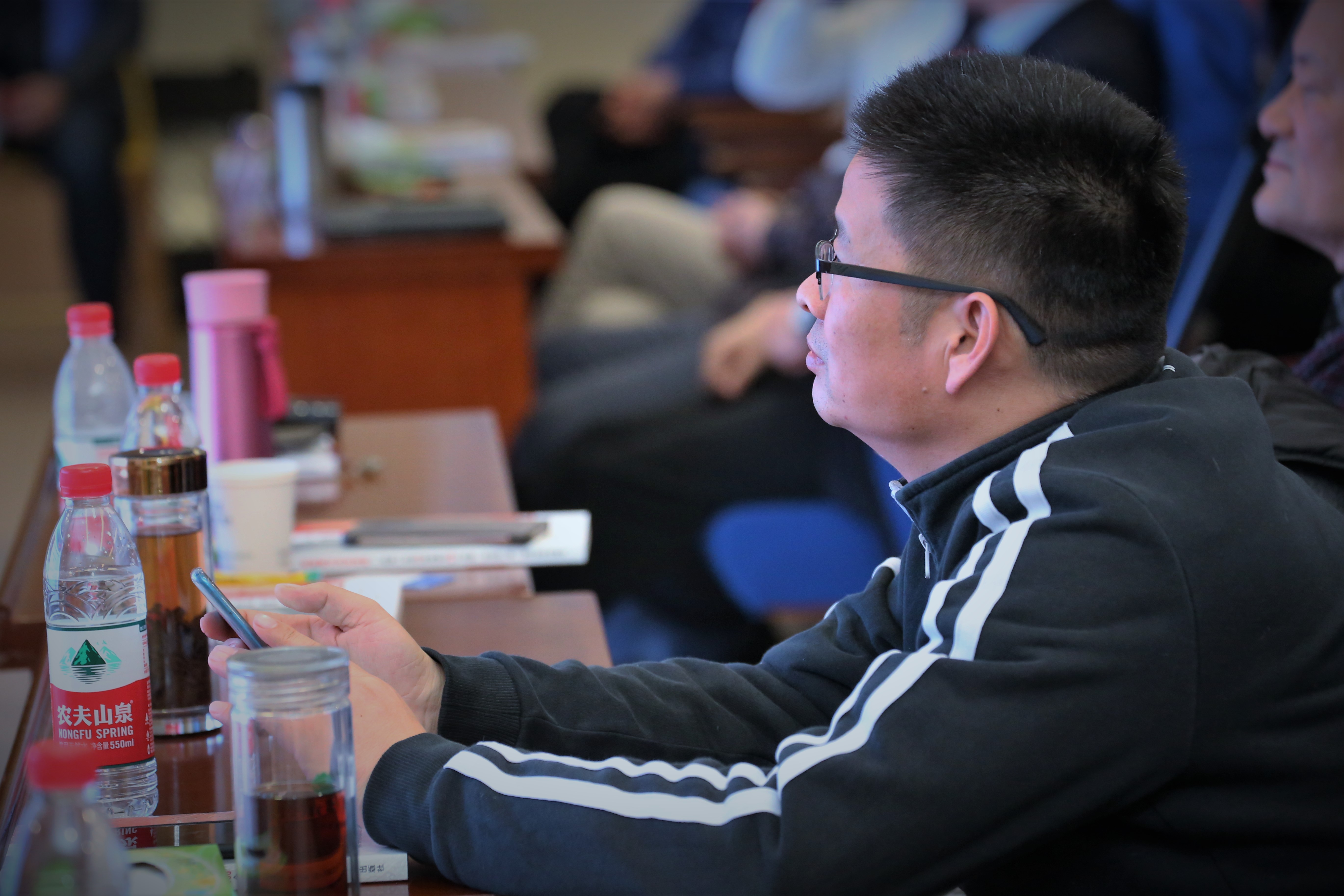 听大咖讲课，看罗胖直播：聊城读书会组织140名网友知识跨年