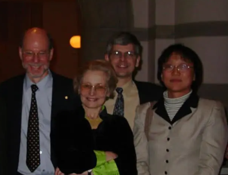 复旦才女袁钧英：本是上海高考状元，却跑到美国一去不回