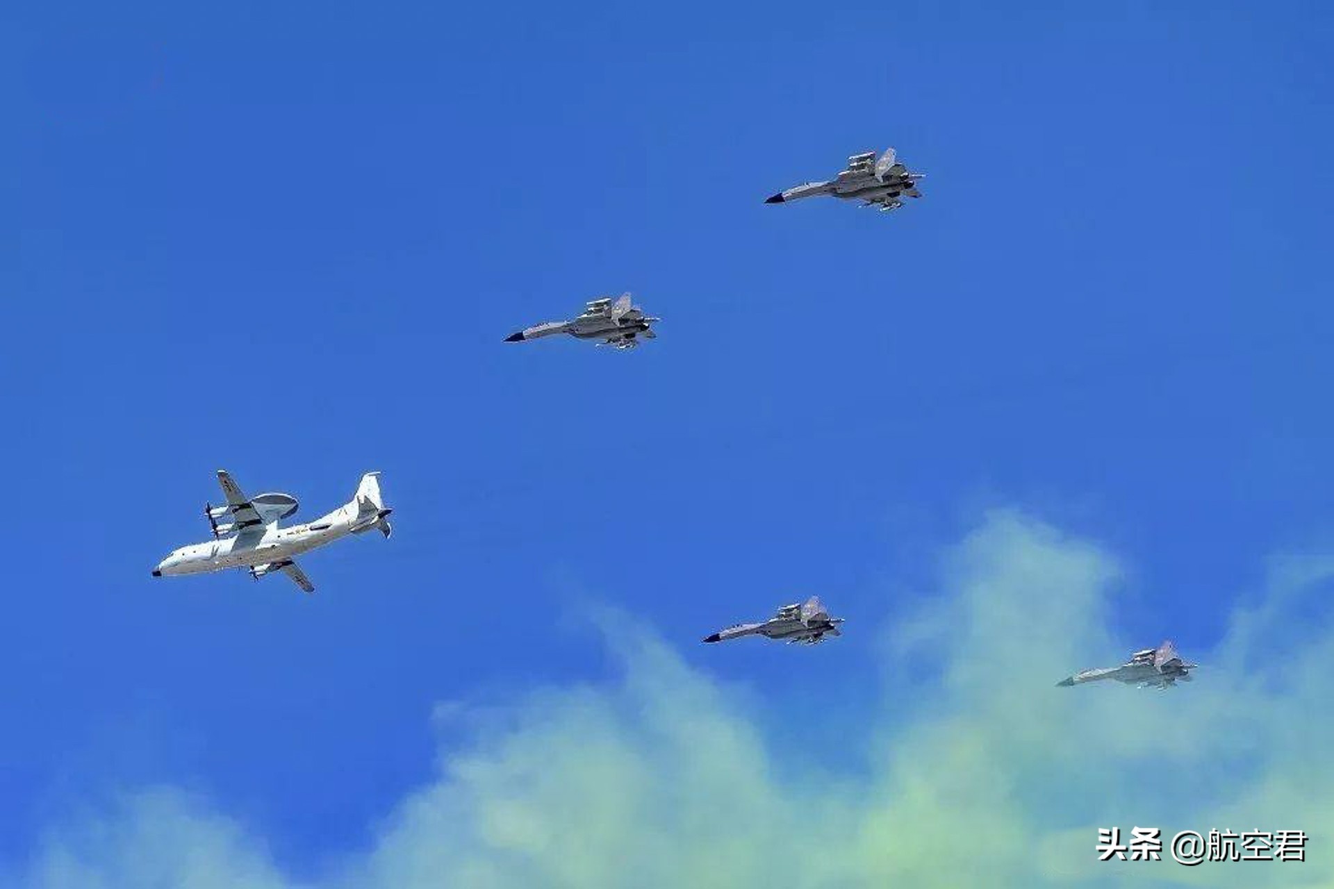 从俄罗斯胜利日阅兵空中分队装备，看中国与俄罗斯空中力量差异