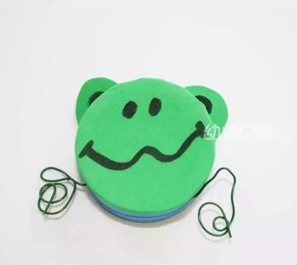 过完年废旧的纸箱、酒瓶、包装袋不要扔,可以和孩子做这些手工!