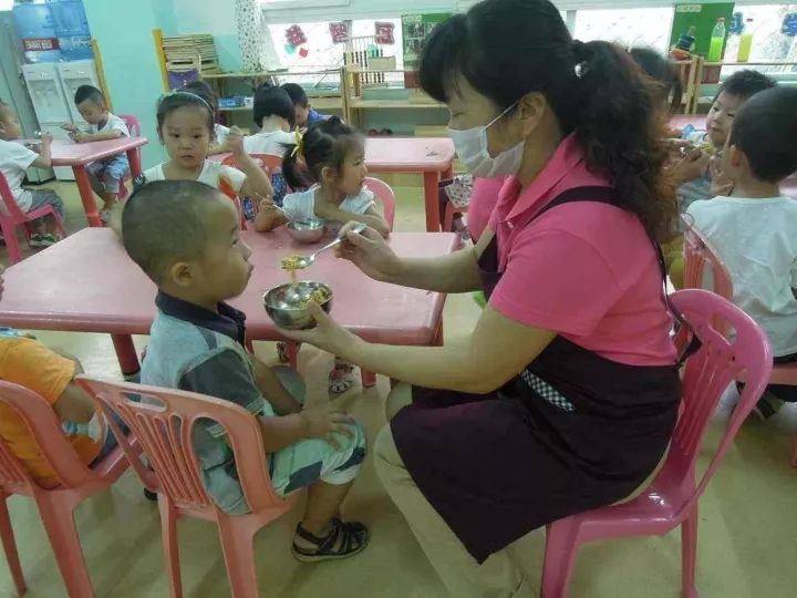 幼儿园保育员是怎样的存在？请不要叫她们“阿姨”，她们也是老师